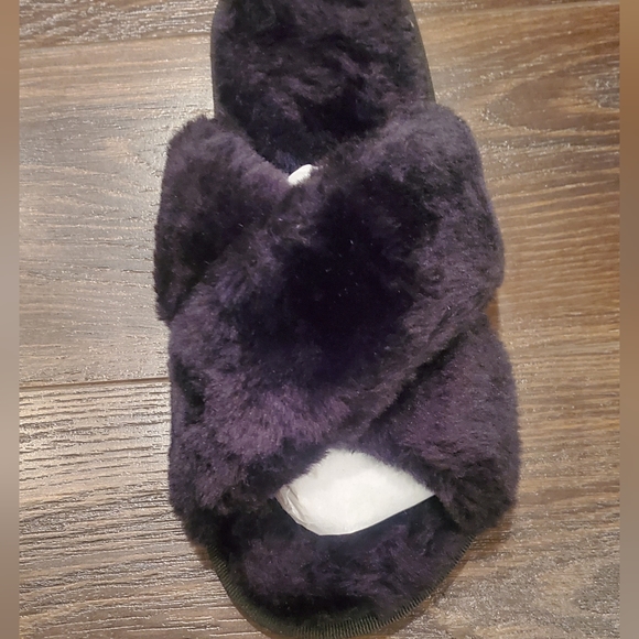 Fuzzy black slipper slides - Picture 6 of 6